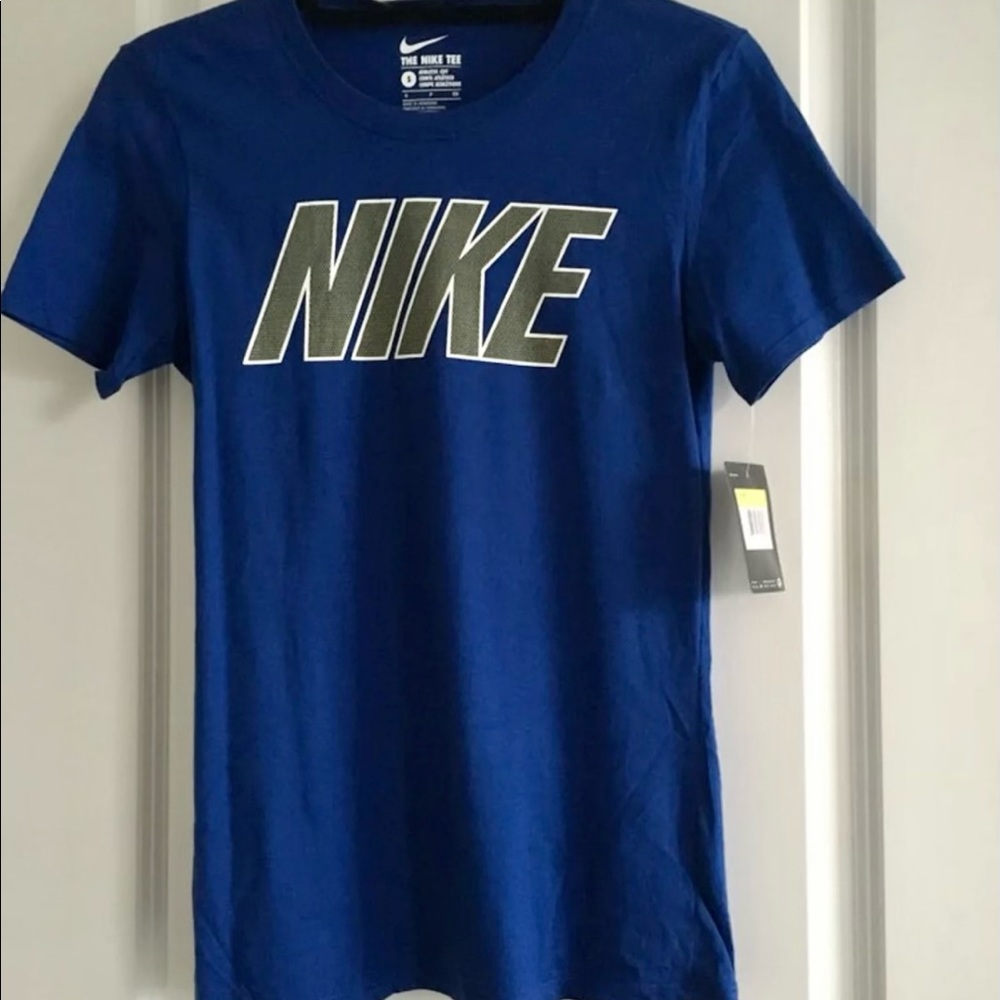 BrandNew Nike women’s T